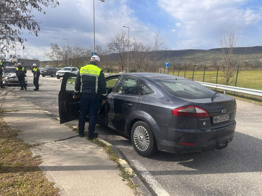 Depistat în trafic, cu autovehicul neînmatriculat, sub influența alcoolului și fără permis de conducere