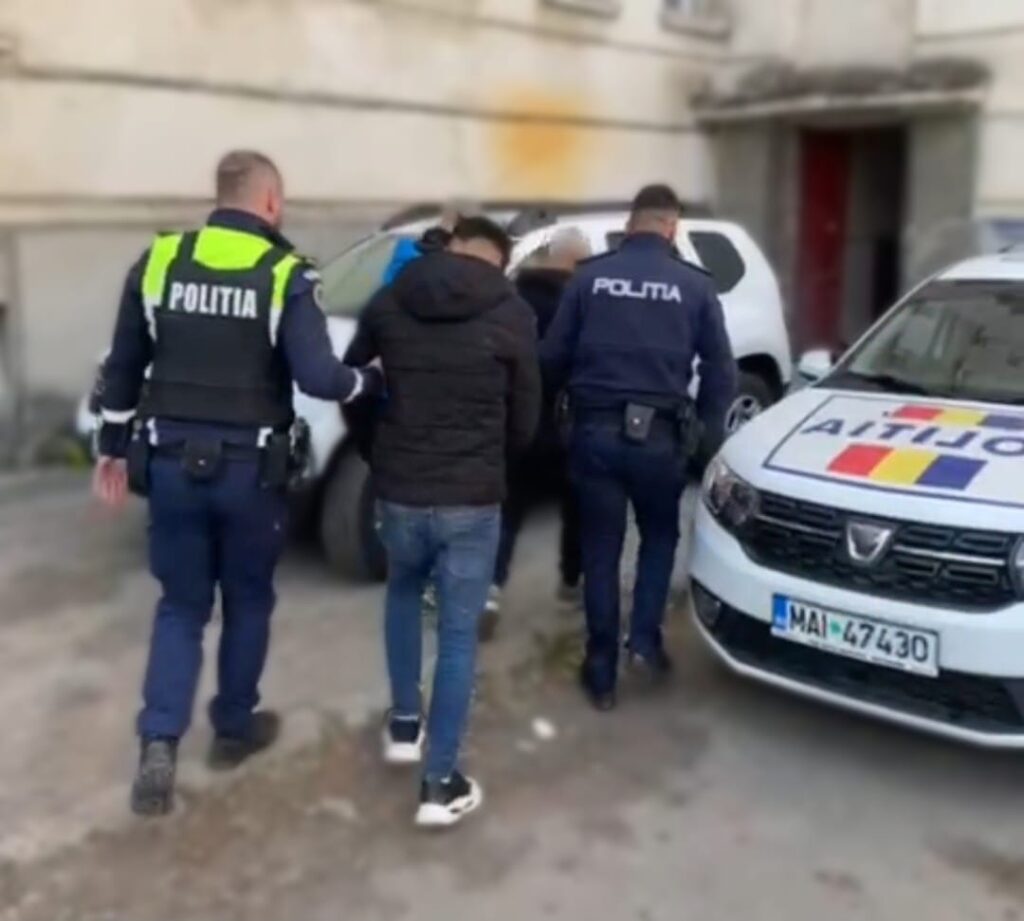 (VIDEO) Dolj: Trei adolescenți, reținuți pentru furt calificat, amenințare și tulburarea liniștii publice