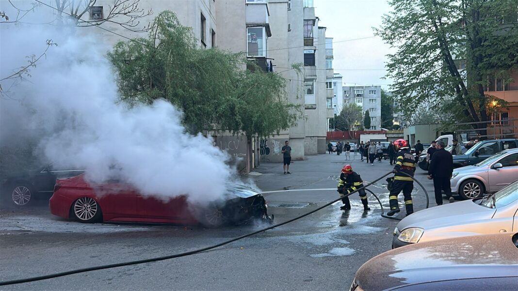 Autoturism cuprins de flăcări în Slatina