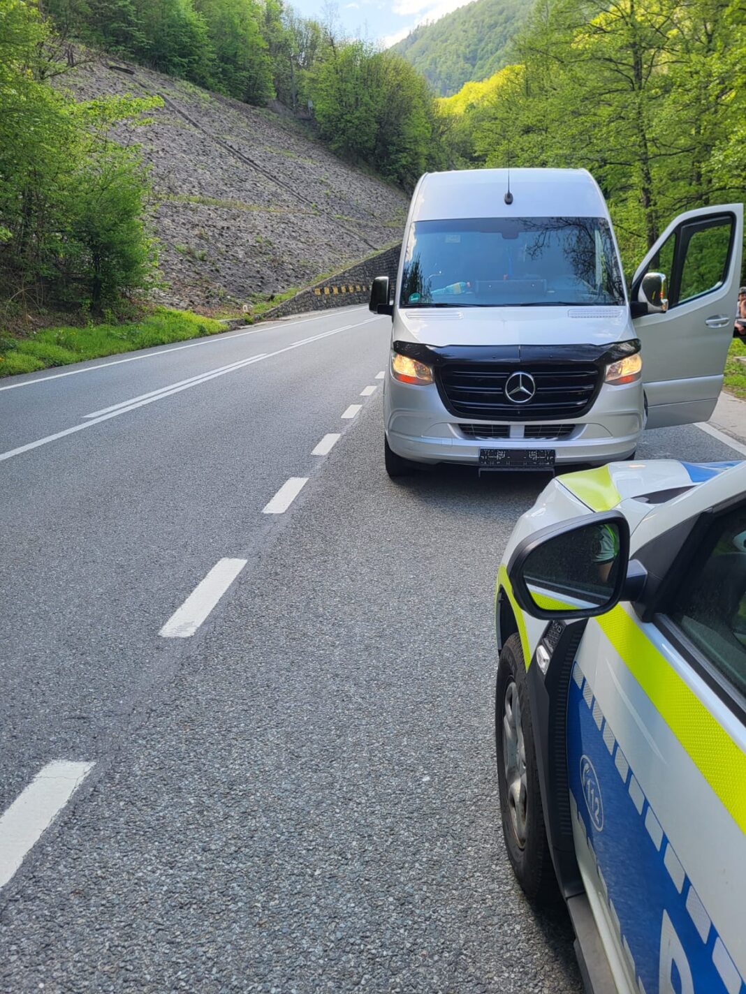 Gorj: Transporturi ilegale de persoane depistate de polițiști în Defileul Jiului