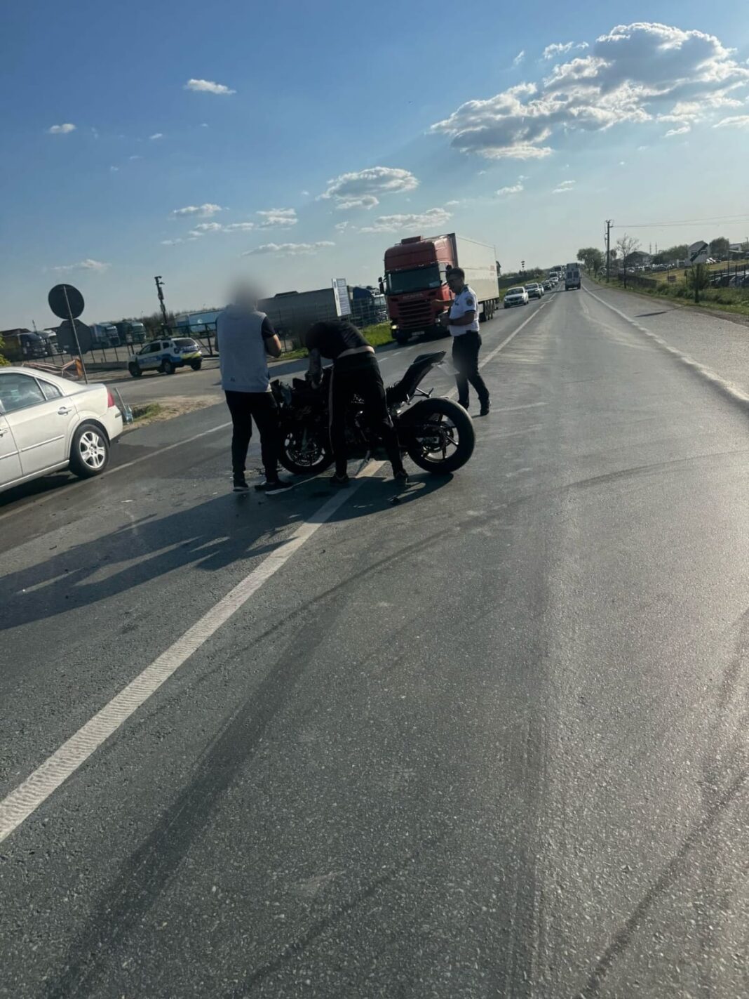 Motociclist accidentat de un șofer care nu i-a acordat prioritate