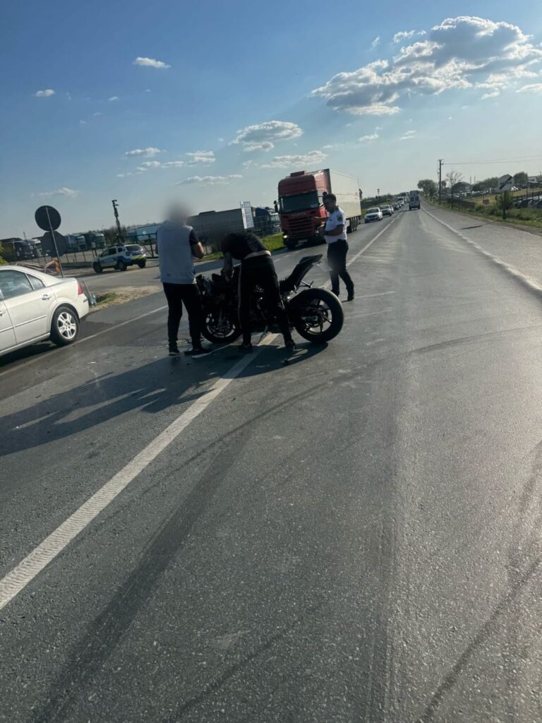 Motociclist accidentat de un șofer care nu i-a acordat prioritate