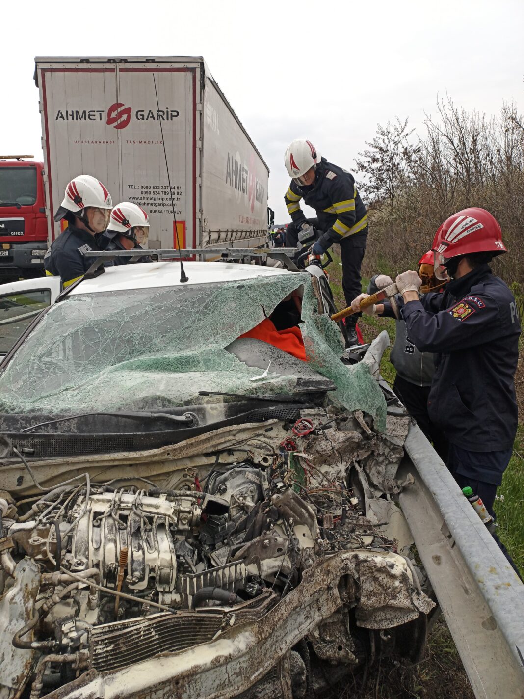 Două persoane, încarcerate în urma unui accident petrecut la Leu