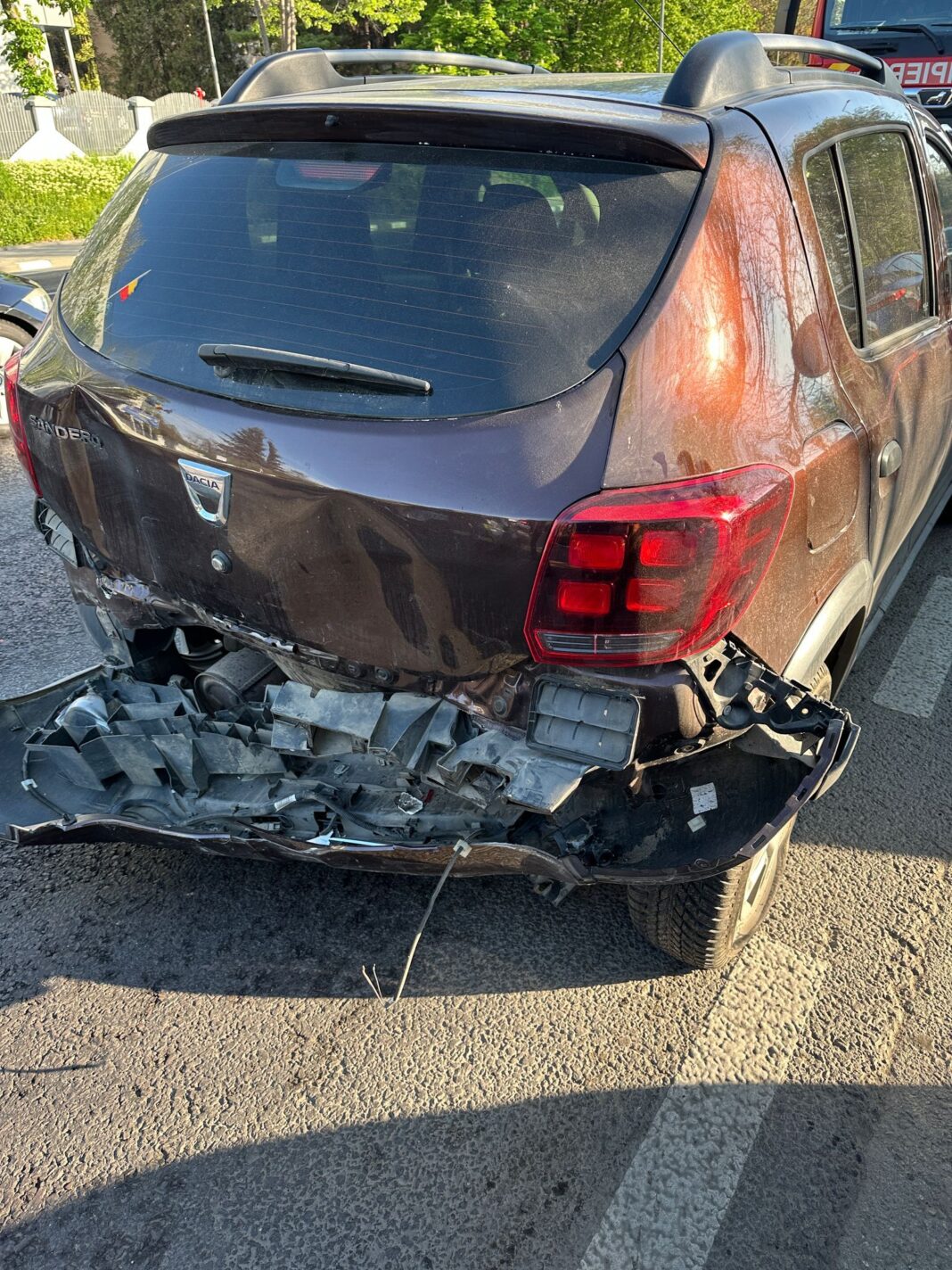 Vâlcea: Femeie rănită în ciocnirea între două autoturisme