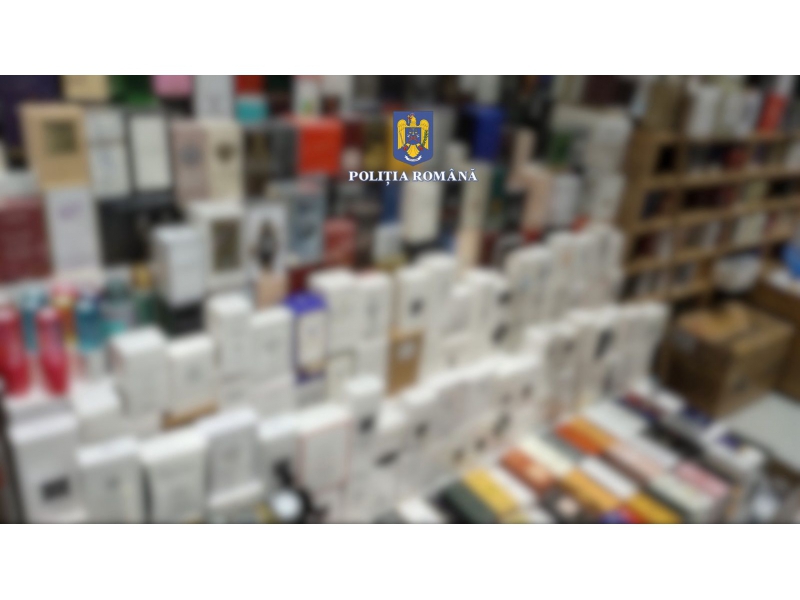 (VIDEO) Percheziții la persoane care au comercializat parfumuri contrafăcute