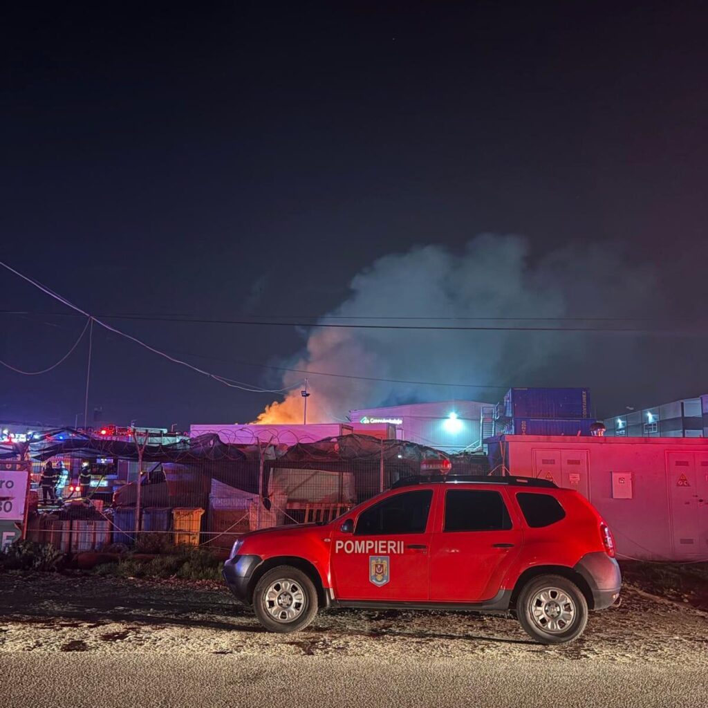 Incendiu puternic la un centru de reciclare din Ilfov