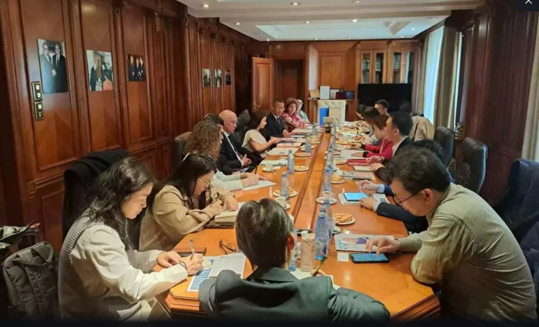 Editorii de carte și presă din China, interesați de piața de profil din România
