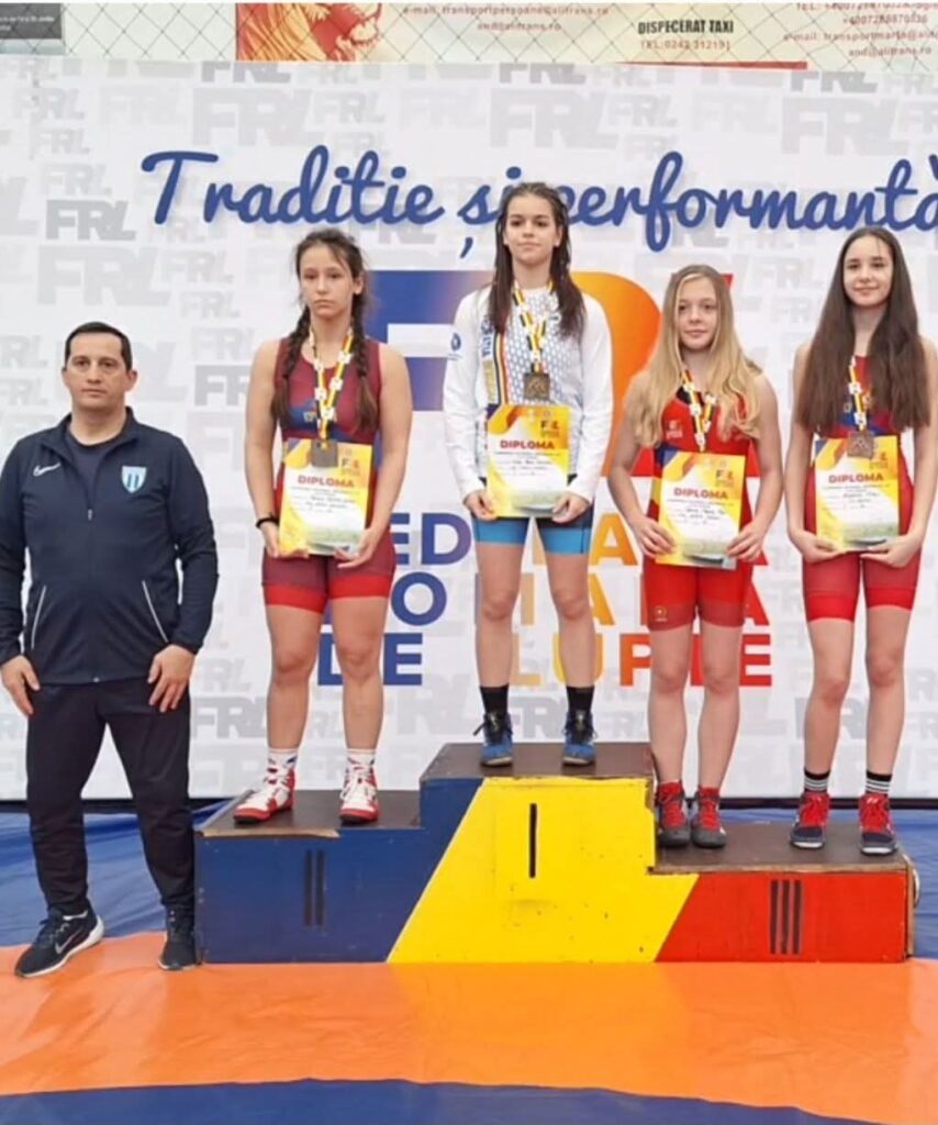 Lupte / Reuşită frumoasă pentru LPS Craiova! Luiza Ghindaru, campioană naţională la U17