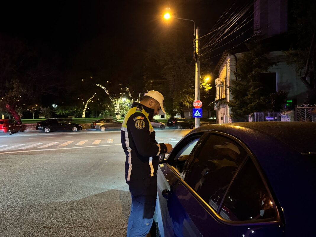 Bărbat prins la volan deşi avea permisul suspendat