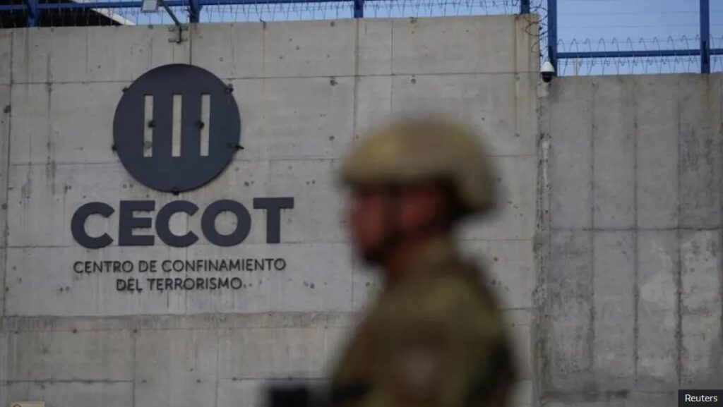 Curtea Supremă a SUA opreşte deportările imigranţilor venezueleni