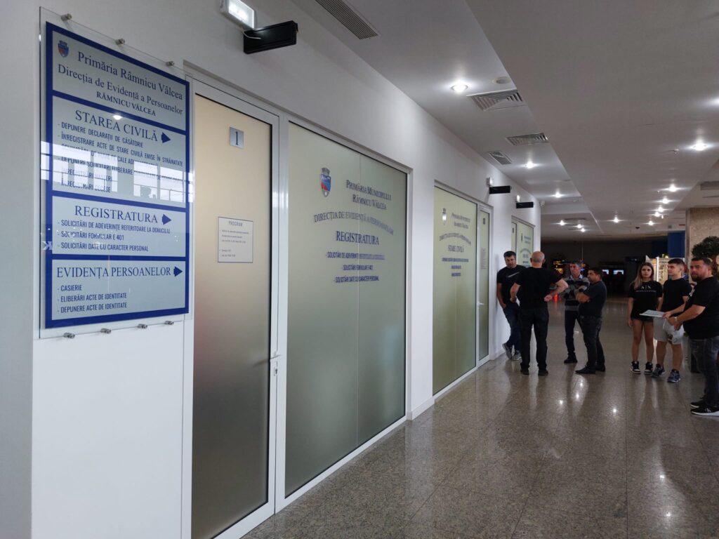 Vâlcea: Direcția de Evidență a Persoanelor are program extins de eliberare a cărților de identitate