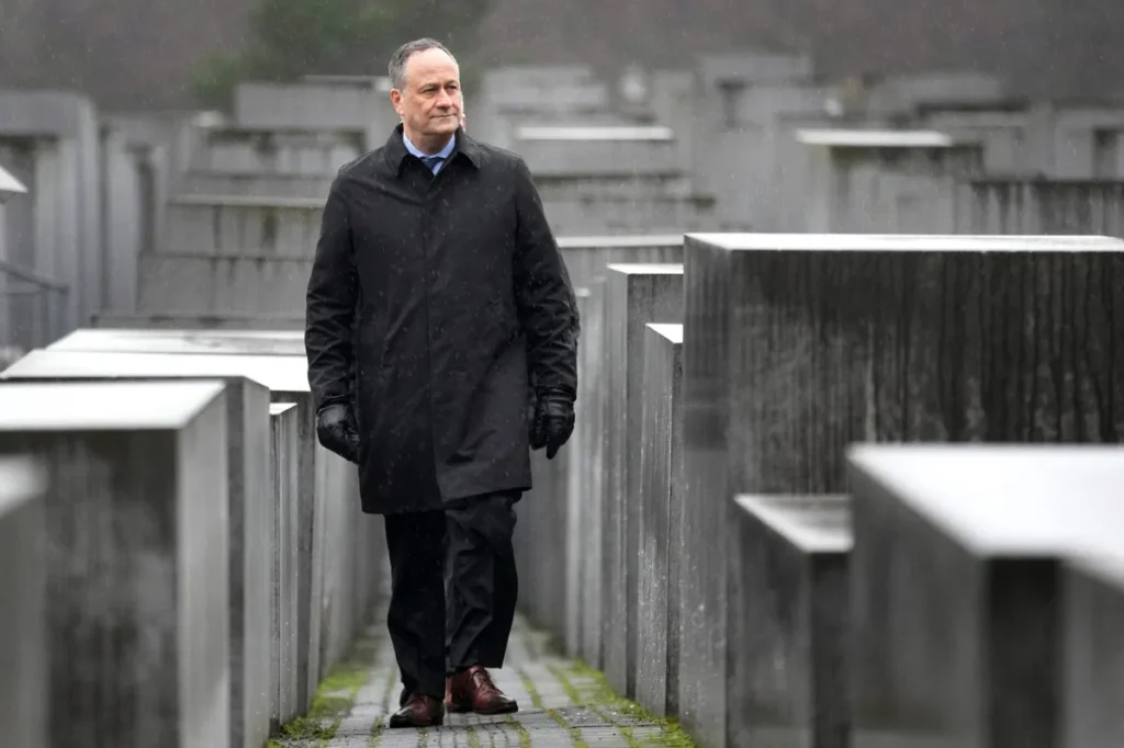 Soţul Kamalei Harris, dat afară de Donald Trump din consiliul administrativ al Muzeului Holocaustului