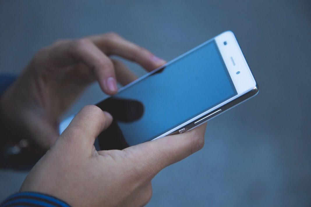 Adolescent care a vrut să se sinucidă, salvat după ce și-a anunțat intenția la Telefonul Copilului