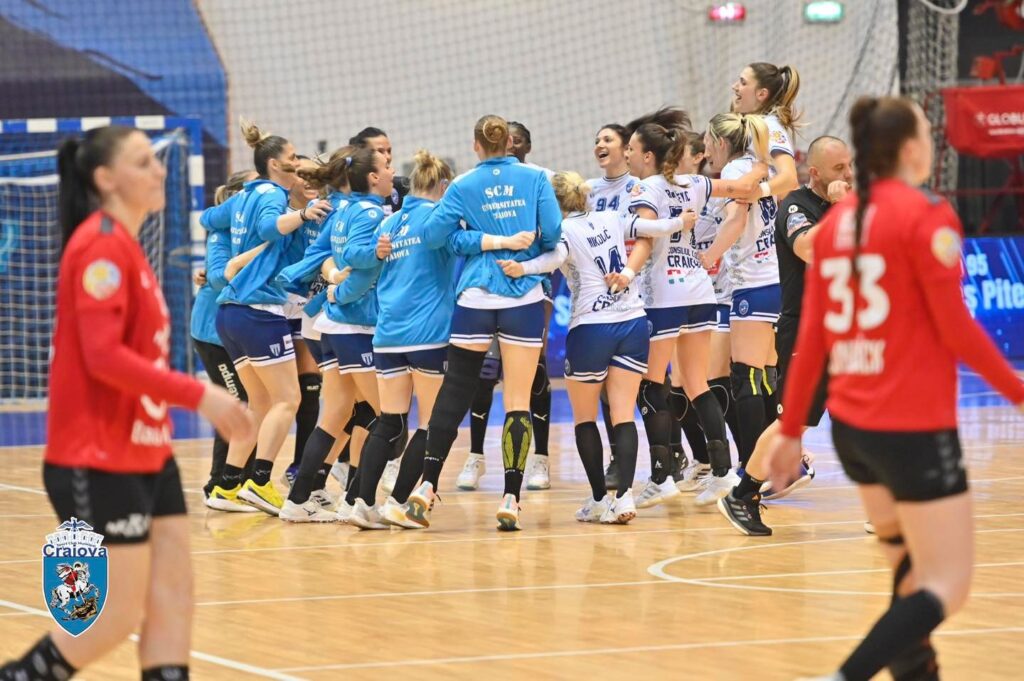 Handbal (f) / Mare victorie! SCMU Craiova bate la Vâlcea și sperie tot mai rău „granzii“