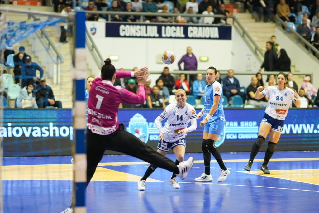 Handbal (f) / SCMU Craiova şi-a luat scor de la CSM Bucureşti