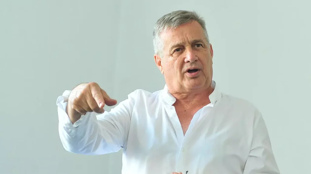 Mircea Dinescu vorbeşte despre inundațiile din 2014, despre care Ponta spune că a salvat Belgradul. Îl acuză pe politician că minte privind despăgubirile