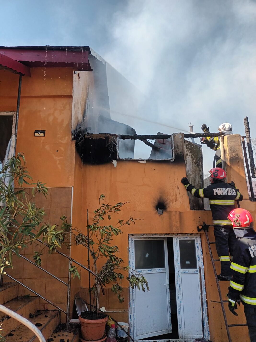 Incendiu la o casă din Țugui