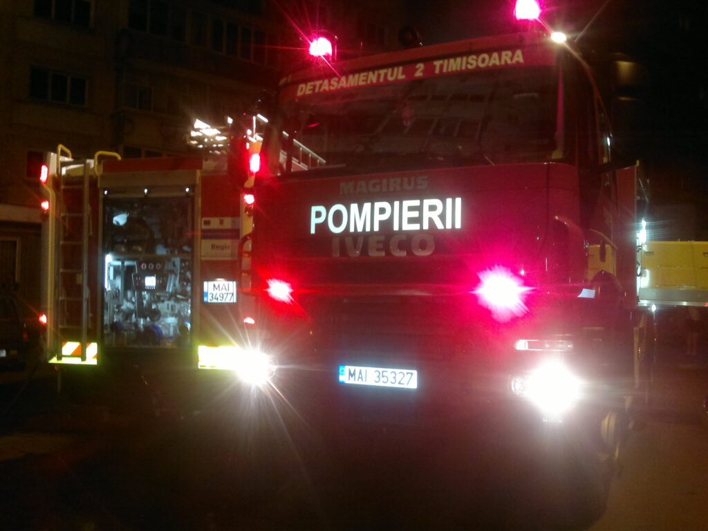 Incendiu într-un apartament din Râmnicu Vâlcea. 16 persoane, evacuate