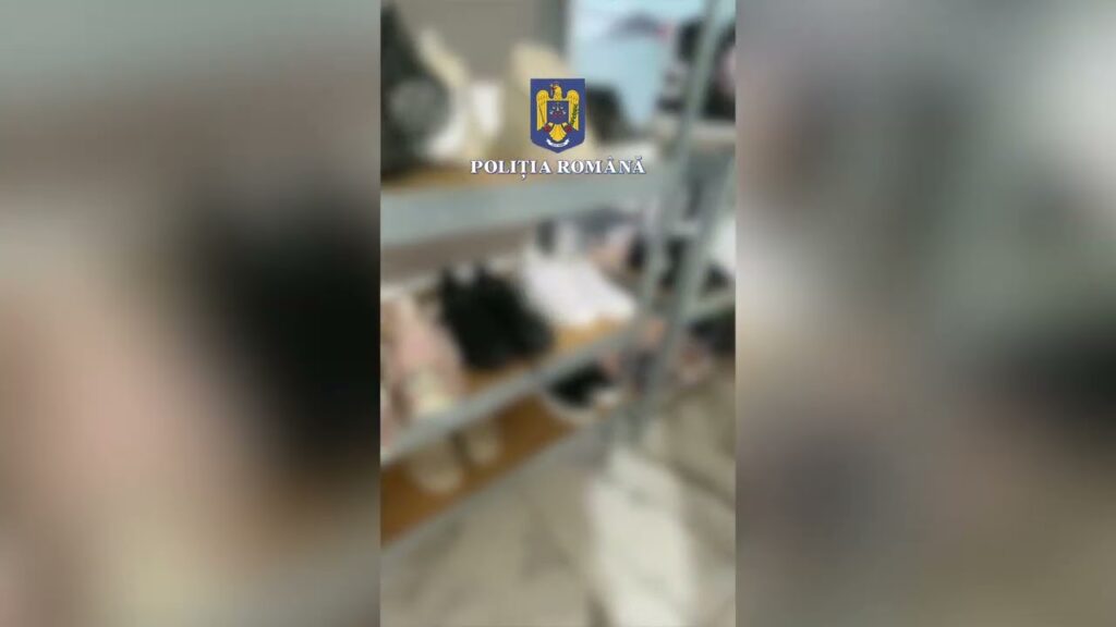 (VIDEO) Mehedinţi: Percheziții la persoane bănuite că vindeau produse susceptibile a fi contrafăcute
