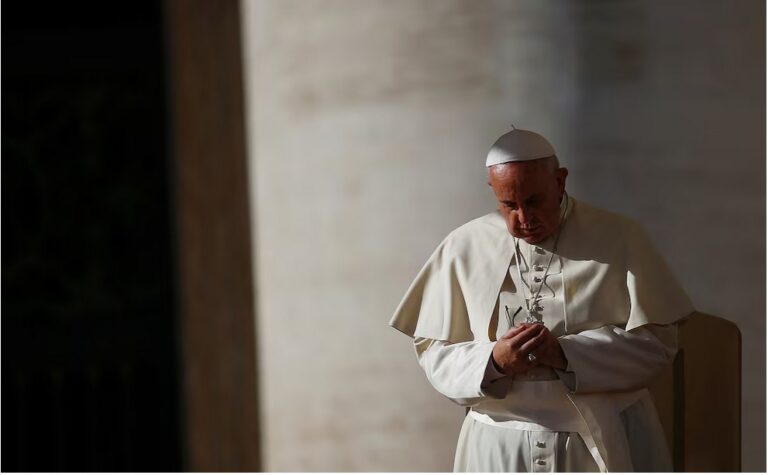 Cardinalii se întâlnesc pentru a planifica înmormântarea Papei Francisc