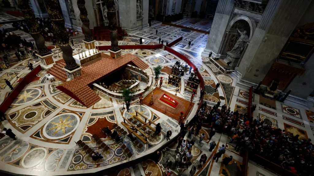 Care este protocolul la ceremonia de înmormântare a Papei Francisc