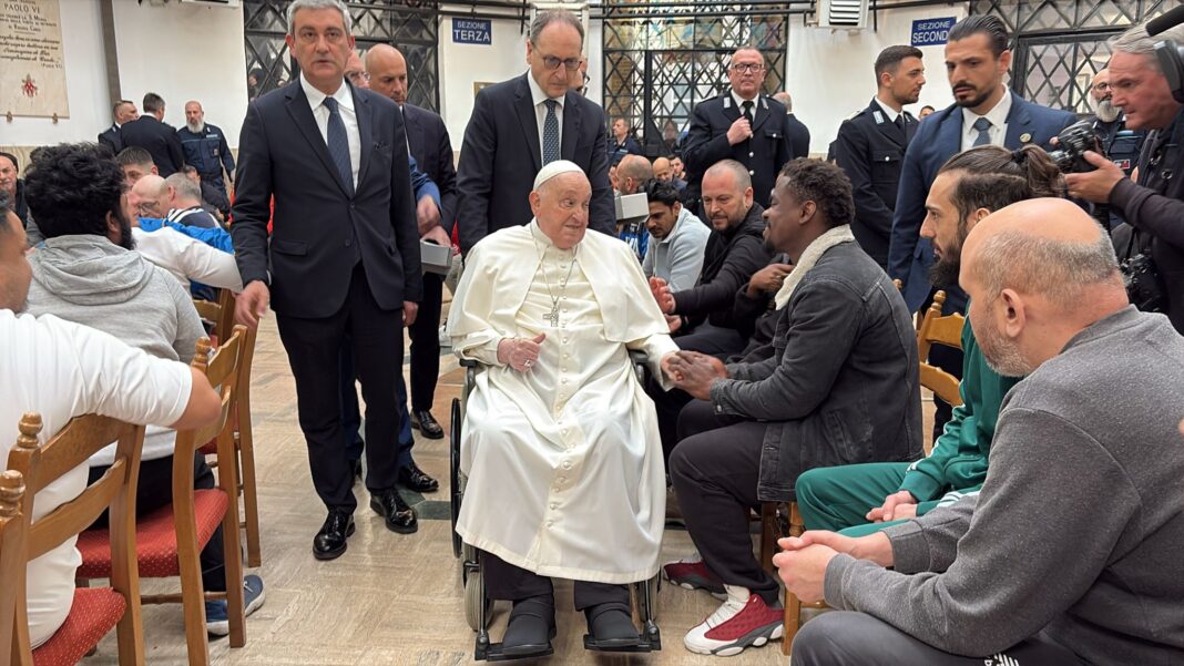 Papa Francisc şi-a donat ultimele economii pentru o fabrică de paste a deţinuţilor