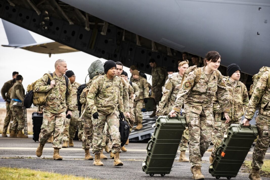 NBC: Pentagonul ia în calcul retragerea a 10.000 de militari SUA din Europa de Est, inclusiv România