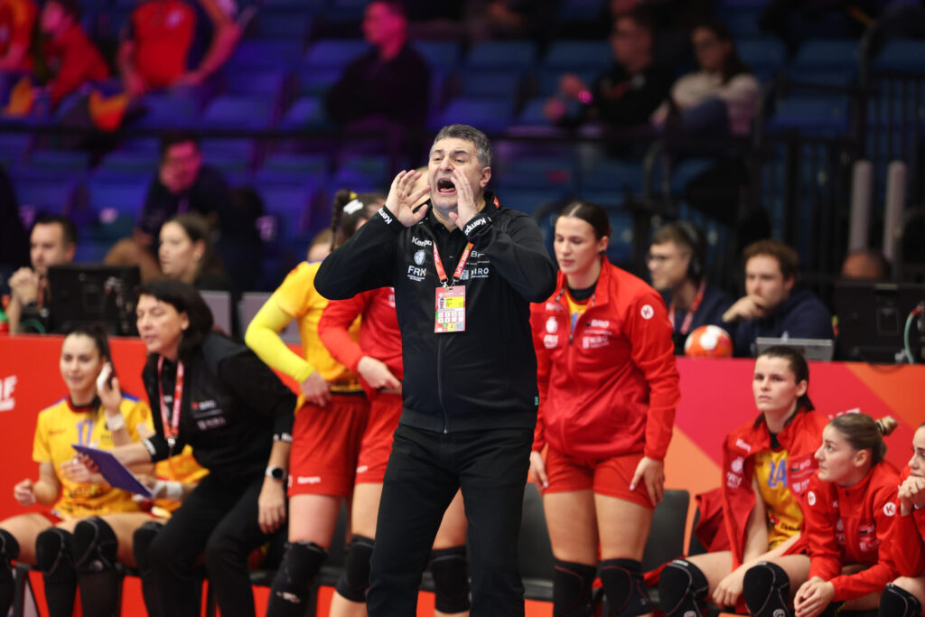 Handbal (f) / Florentin Pera şi-a ales lotul pentru barajul cu Italia
