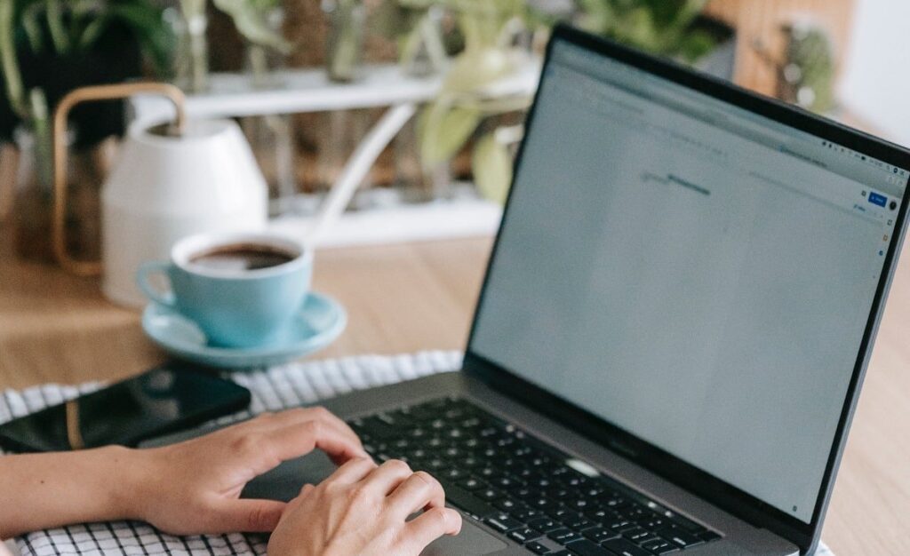 12 conţinuturi online care dezinformează, eliminate de CNA