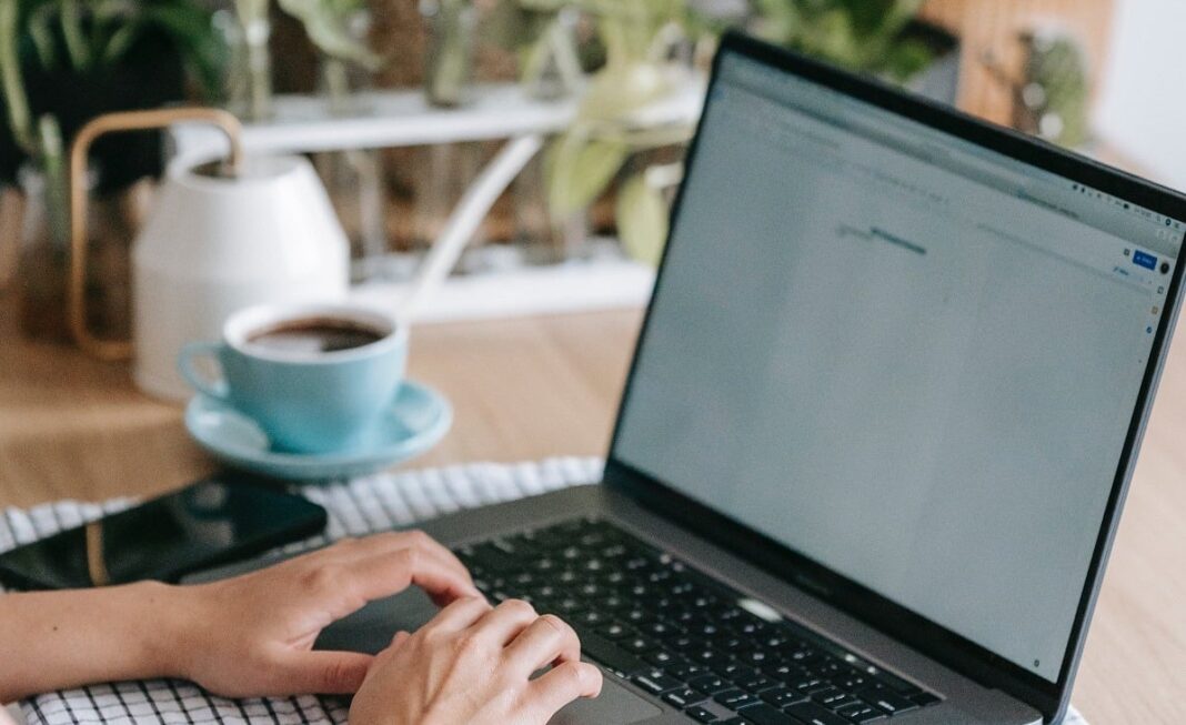 12 conţinuturi online care dezinformează, eliminate de CNA