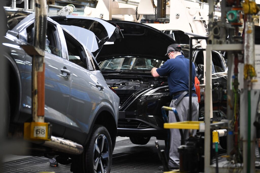 Trump reduce temporar taxele la producătorii de automobile