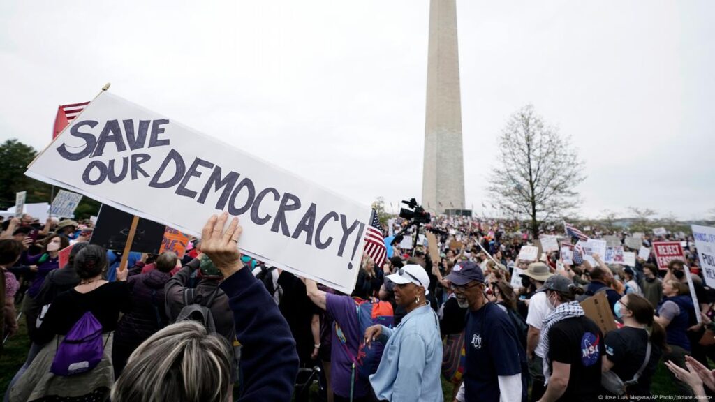 Proteste în SUA împotriva lui Trump și Musk