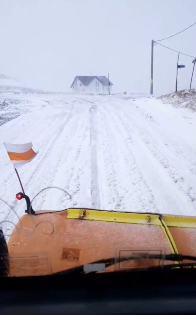 Zăpadă viscolită la Rânca