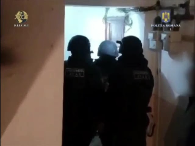 Olt: Bărbat de 40 de ani, cercetat de polițiști pentru pornografie infantilă și șantaj