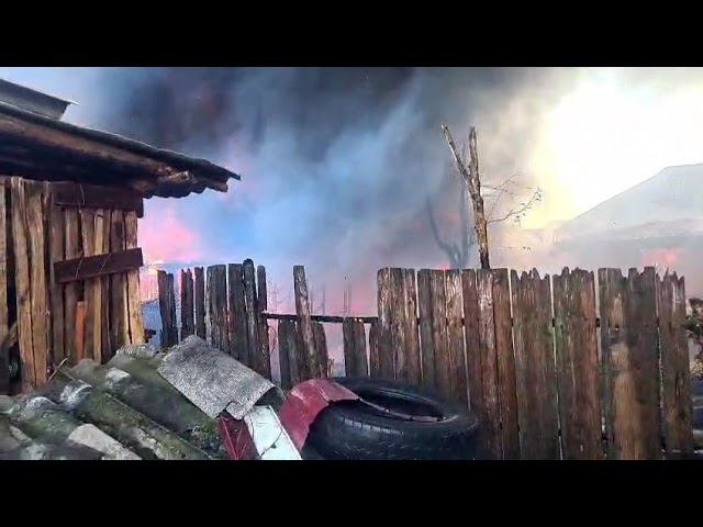 (VIDEO) Dolj: Incendiu la o anexă gospodărească din Ghindeni. Focul s-a extins la două butelii GPL
