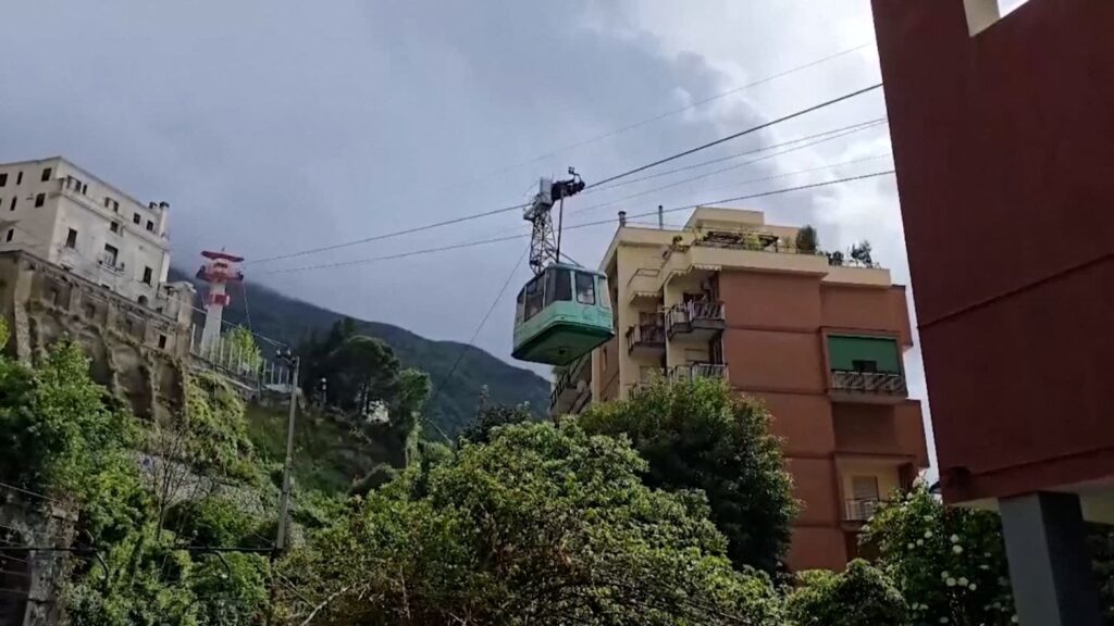 (VIDEO) Patru persoane au murit când telecabina lor s-a prăbușit într-o râpă din Italia