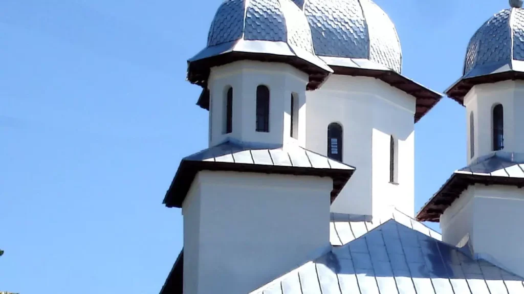 Mehedinţi: Hoţii au furat dintr-o biserică tabla pentru acoperiş cumpărată din donaţiile enoriaşilor