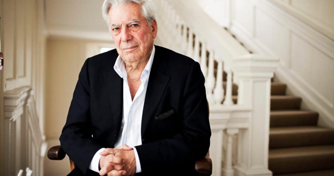 „În America Latină preferăm promisiunile realității”... Mario Vargas Llosa în 2012. Autorul, laureatul Nobel și candidat la președinție a murit la vârsta de 89 de ani (Foto: Felix Clay/The Guardian)