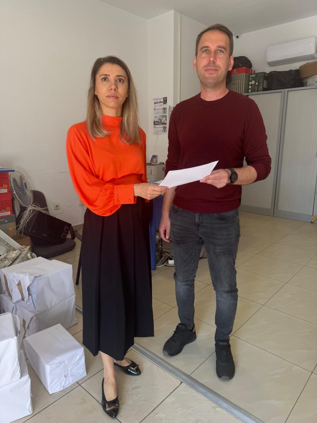 Noile cărți funciare au fost predate primarilor celor zece comune de către Ana Maria Pităroiu, șef Serviciu Înregistrare Sistematică din cadrul OCPI Dolj