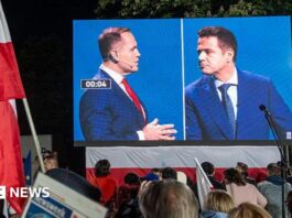 Printre cei 13 candidați sunt: Rafal Trzaskowski (dreapta) și Karol Nawrocki