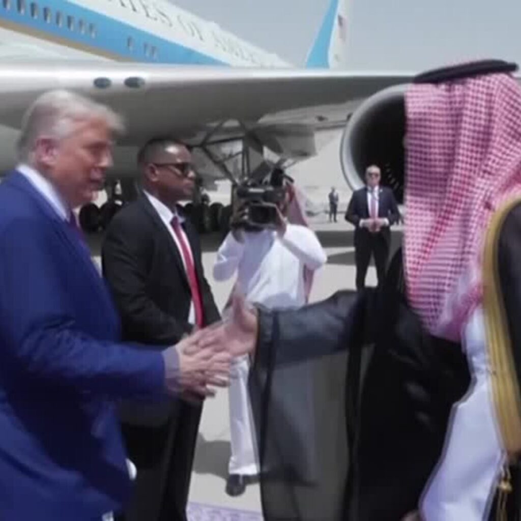 (VIDEO) Președintele SUA a ajuns în Arabia Saudită, se întâlnește cu MBS