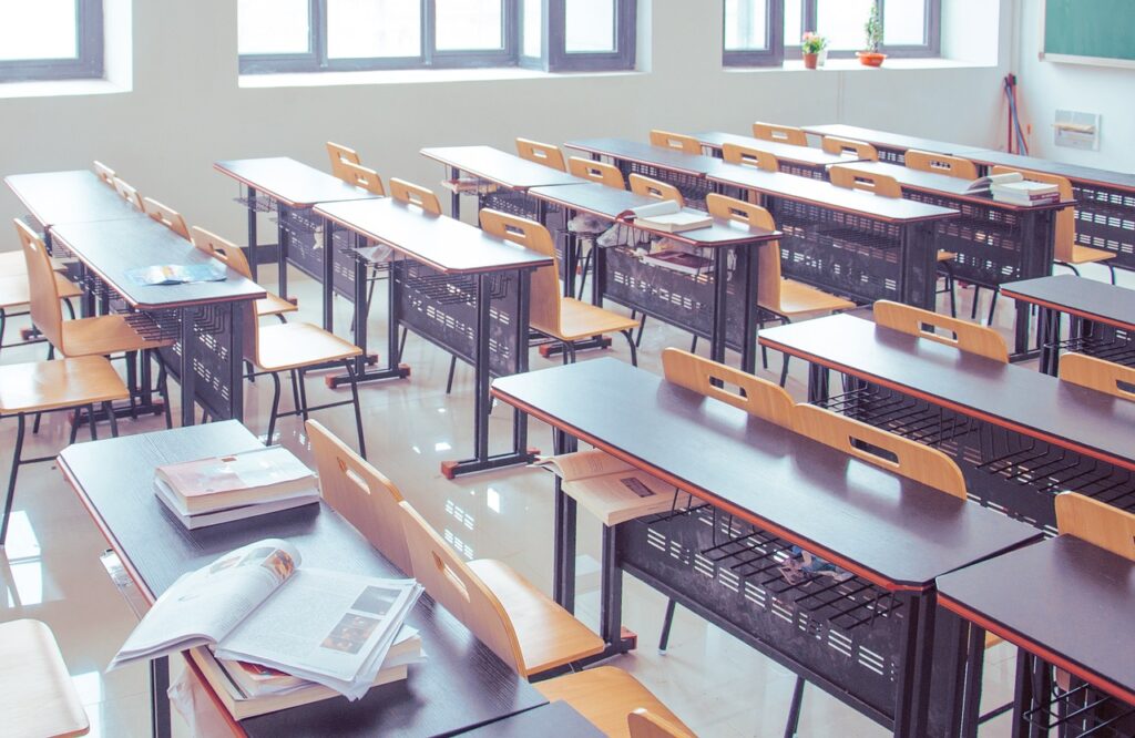 Profesoară sub control judiciar, după ce a fost acuzată că a agresat o elevă de 10 ani
