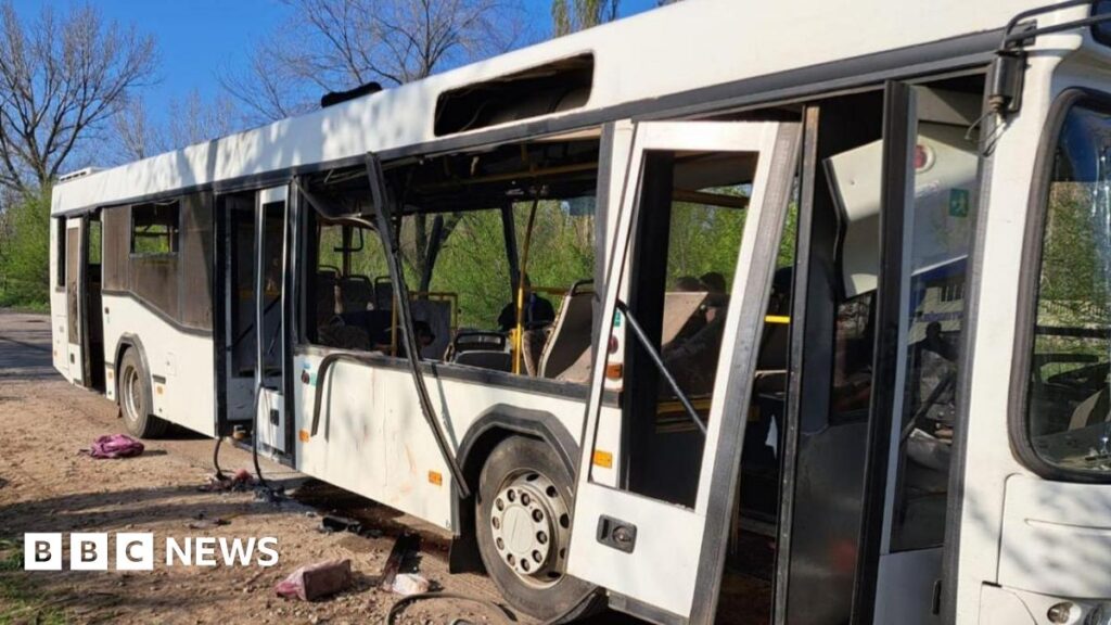 Nouă persoane ucise în atacul rusesc asupra unui autobuz civil din Ucraina