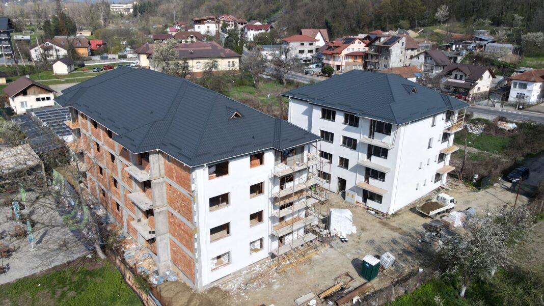 Lucrările la cele două blocuri ANL din strada Știrbei Vodă sunt într-un stadiu avansat de execuție