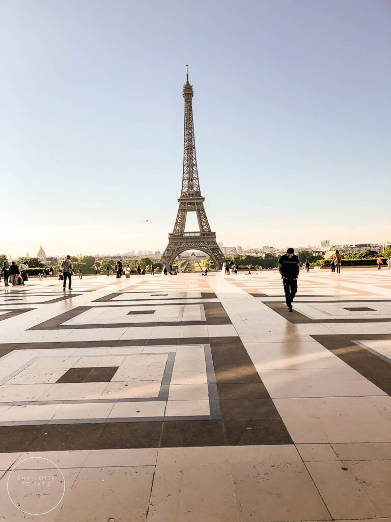 Vedere din Paris cu Turnul Eiffel