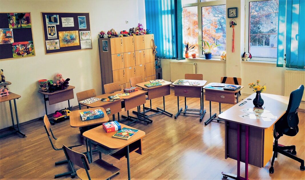 Ministerul Educaţiei: S-au primit cereri pentru înscrierea a peste 155.000 de copii în clasa pregătitoare 