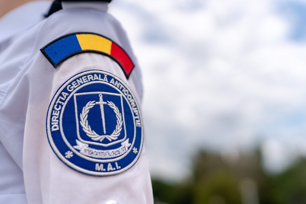 Şofer, sub control judiciar după ce a încercat să mituiască un echipaj de poliţie din Craiova