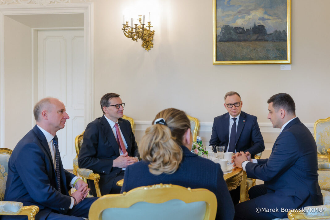 În Polonia, Simion a fost primit de președintele Poloniei, Andrzej Duda, la Palatul Prezidențial din Varșovia