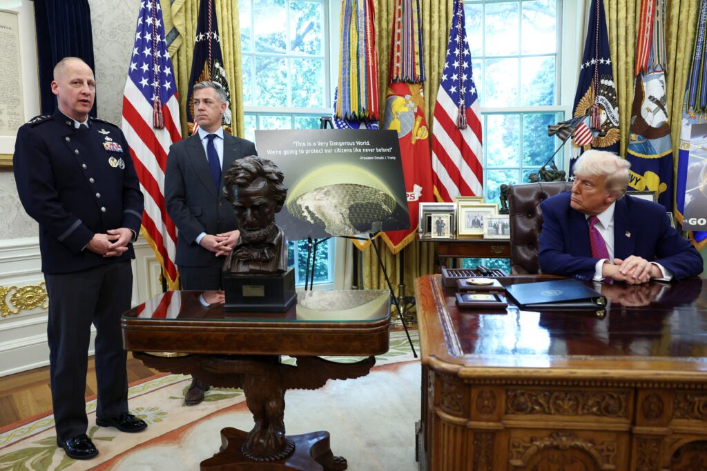 (VIDEO) Trump Dezvăluie Golden Dome – Scutul Spațial de 175 de Miliarde Dolari Pentru Apărarea Antirachetă