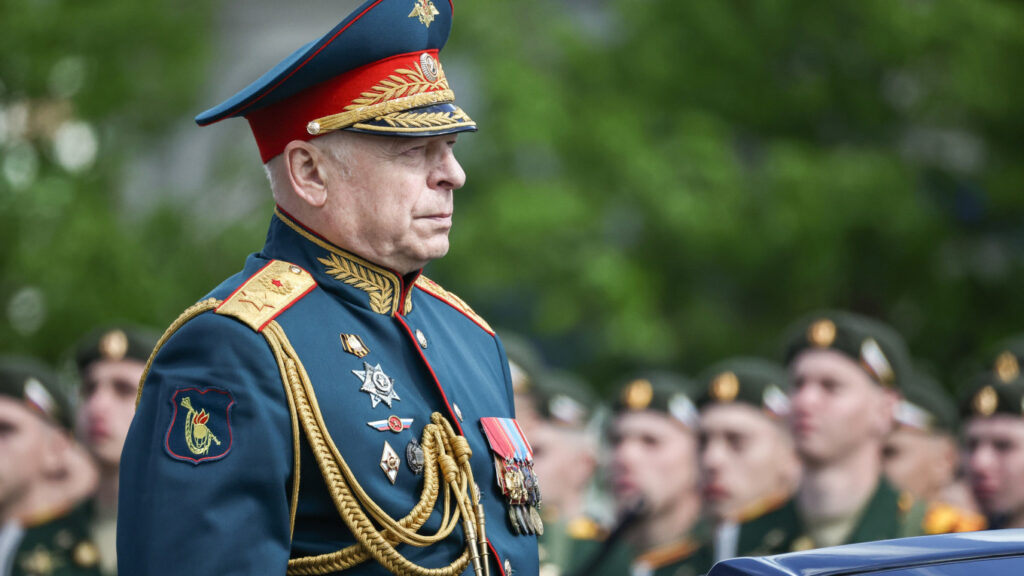 Putin își demite șeful forțelor terestre
